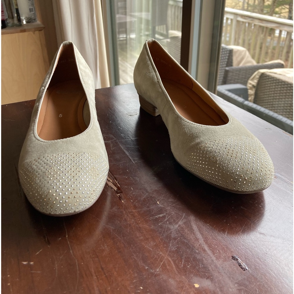 Luxury German comfort flats. Clean suede and in new condition.  7.5 US size.